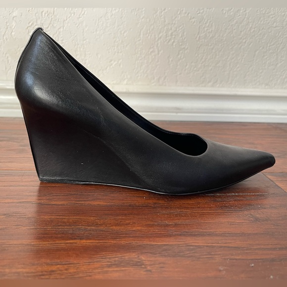 Balenciaga Black Leather Knife Wedge Pointed Toe Pumps EU Size 35 - Picture 2 of 10